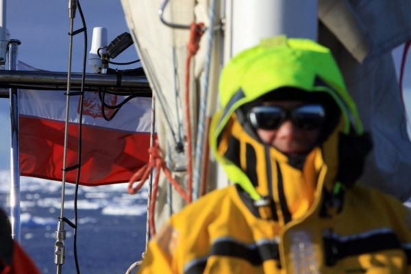 Biało-czerwona na Morzu Rossa - fot. Tomasz Łopata - Selma Expeditions.com